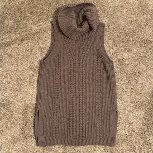 Banana Republic Factory Sweaters - Banana republic long knit sweater (sleeveless)